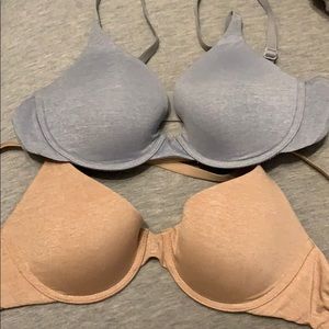 2 Victoria’s Secret bras